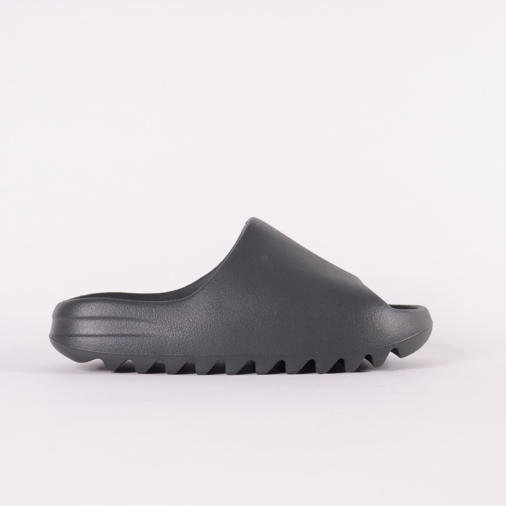 YEEZY SLIDES DARK ONYX